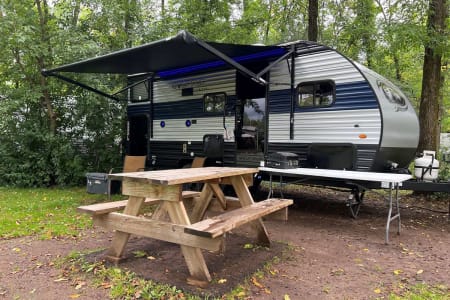 2019 Wolf Pup 17JG Clean and Cozy Camper- Sleeps 6 comfortably-hook up and