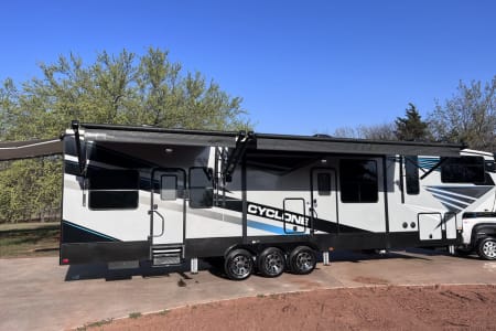 Modern Interior Design, Fun, New and Large RV  -2022 Cyclone-