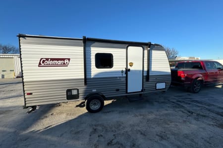 Cozy Lightweight 2024 Coleman 21ft Camper