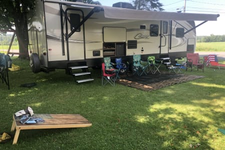 2018 Keystone Cougar X-Lite, Sleeps 10, delivery offered, Pet Friendly