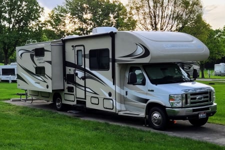 2014 Jayco Greyhawk with Auto Leveling & Generator