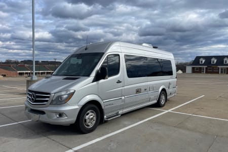 Minneapolis MN Airstream Interstate Extended Version, 9 seatbelts/passenger