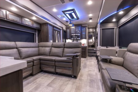 Luxury ? 2023 Grand Design 395MS