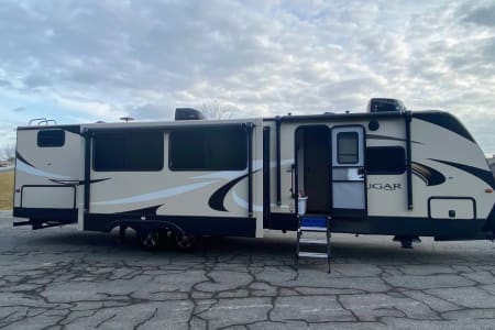 2019 Cougar bunkhouse