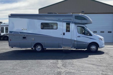 Lewis Center OH The perfect vehicle for creating your new traveling experiences!!