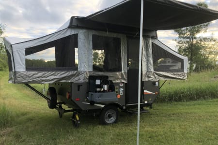 Cute & Compact 2021 Tent Trailer