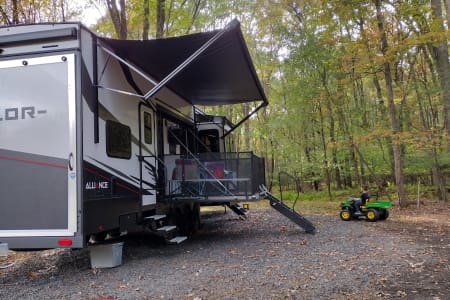 Glamping in the woods in a brand new, comfortable unit