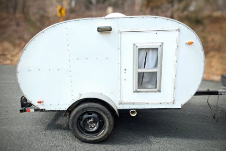 Adorable and Lightweight Teardrop Camper!