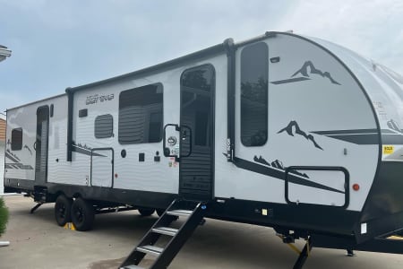 Toy Hauler Black Label Grey Wolf - Sleeps 6!