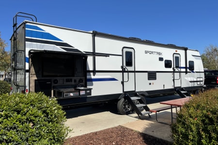 The Farmhouse Bunkhouse by SYV Trailer Rentals