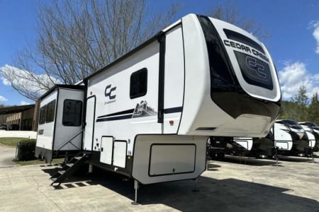 2024 Cedar Creek Private Bunkroom with own Bathroom plus Loft