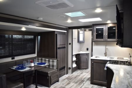 Brand New Camper great for Families or Couples