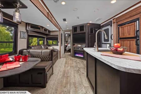 Explore the Black Hills with the Family Sized Jayco 324BHTS Travel Trailer