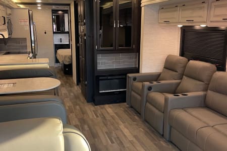 Entegra Vision XL, comfortable home on wheels!