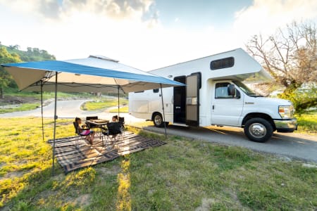 2019-23ft-Fully stocked- easy to drive- sleeps 7