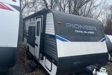 2021 Pioneer Travel Trailer