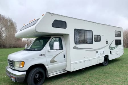 2003 Four Winds Four Winds Motorhome Bunkhouse with 7 beds sleeps 9.