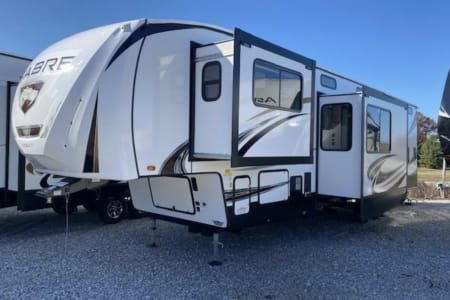 2022 Forest River Sabre; great camping trailer for families!