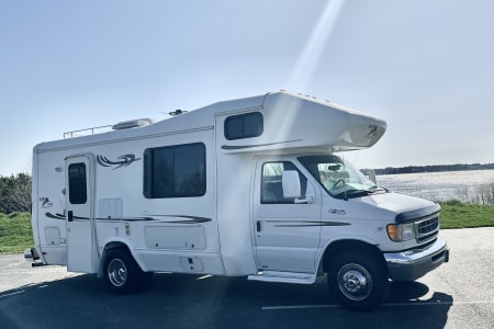 2002 Born Free Easy to Drive First Class RV
