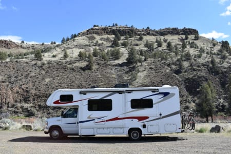 Easy Driver Class C Motorhome w/Solar & 2 Twin beds over the cab!