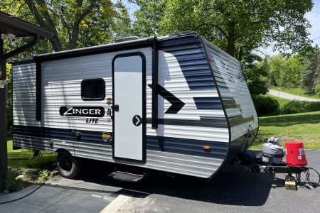 2022 Zinger 18BH Lightweight Bunkhouse Travel Trailer
