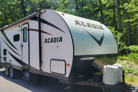 2018 Forest River Acadia 29 foot travel trailer camper sleeps 6-8 Like New