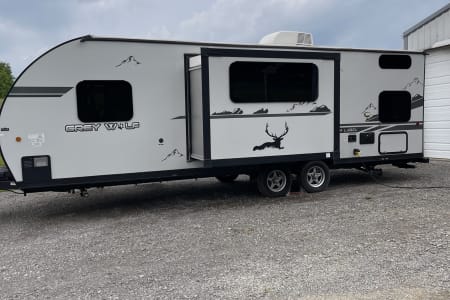 Family Friendly Travel Trailer *delivery only*