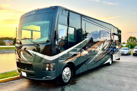 Fully Load 2017 Class A Thor Motor coach Outlaw 38RE