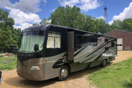 A great Family Diesel RV with bunkhouse and Washer/Dryer