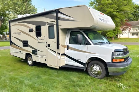 ADVENTURE AWAITS : SPACIOUS 2017 CHEVY LEPRECHAUN RV