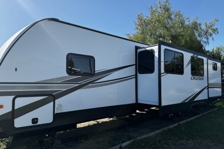 2021 Crossroads RV Cruiser Aire 2 bed/1.5 bath