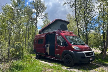 PJ’s 2022 Winnebago Solis 59P with rooftop AC