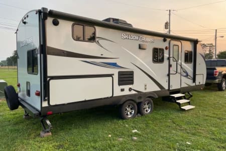 Chesapeake VA Shadow Cruiser 240BHS BUNKHOUSE with Full-Size Bunks!