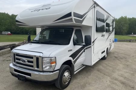 Saint Paul MN The GYPSY: Gorgeous NEW Luxury Class C Motorhome: EASY and FUN to drive!!