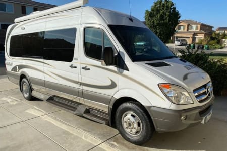 Minneapolis MN AMAZING MPG, Practically NEW Mercedes Benz Sprinter Winnebago ERA Luxury Cl