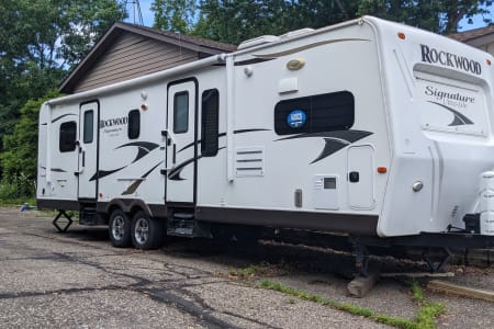 Hastings MN Cozy Camper Sleeps 6, YouTube Tutorials Included!