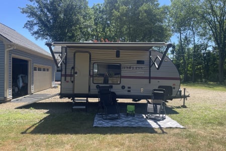 Clinton OH 2018 Wolf Pup Toy Hauler