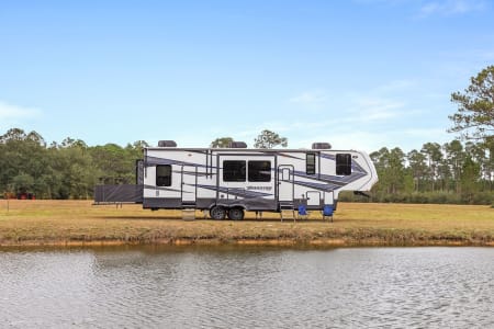 Long Beach MS 2018 Grand Design Momentum 351M