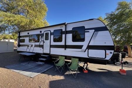Lake Havasu City AZ 2024 Grand Design Momentum Toy Hauler 27 MAV