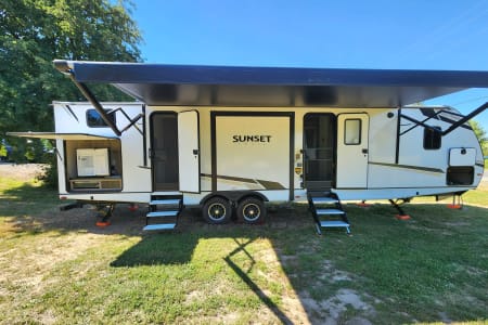 Spokane Valley WA Expedition- 38 ft 2 bedroom 1.5 bath luxury 4 season loaded Bunkhouse