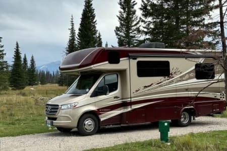 Palm Springs CA 🚐 Stagecoach and Coachella | Dynamax Corp Isata | Palm Springs