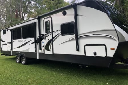 Austin TX #4078 - Keystone Cougar 34TSB by CampHost