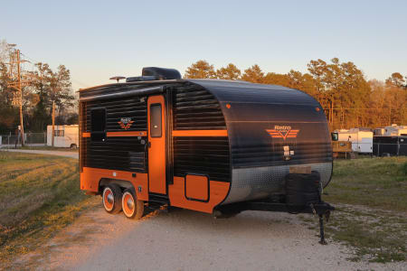 Willis TX Convenience RV's Retro Toy Hauler