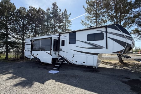 Quincy WA 2023 Grand Design Solitude 2 Bed 2 Bath