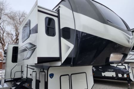 Reno NV 2022 Alpine 3700FL- A2011
