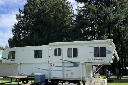 Folding-trailer rentals in Surrey