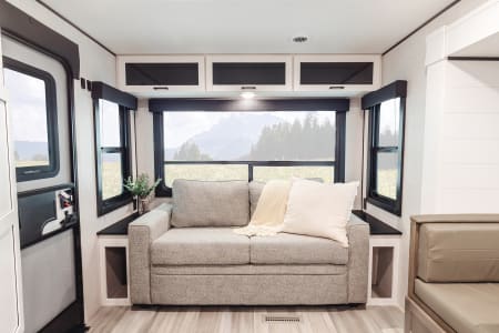 Perris CA 2025 Go Play 26RLS step into this new & modern trailer
