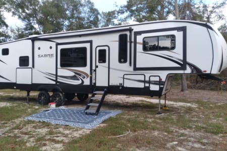 O'Brien FL 2022 SABRE FIFTH WHEEL LUXURY  RV (Delivery Only)