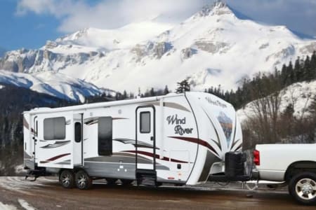 East Helena MT Spacious & Scenic – Wind River Rear Lounge Haven: Sleeps 6, 32' Bumper Pu