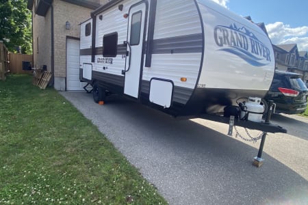 Woodstock ON 2024 Grand River 22mb Travel Trailer